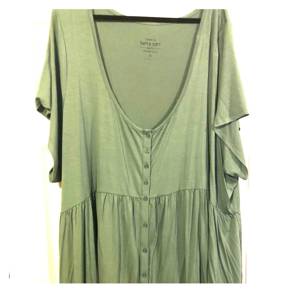 NWOT Torrid Botanical Green Babydoll Top size 6